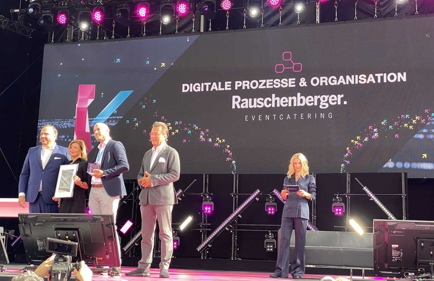 Rauschenberger gewinnt den Digital X Award 2022 in der Kategorie Digitale Prozesse und Organisation